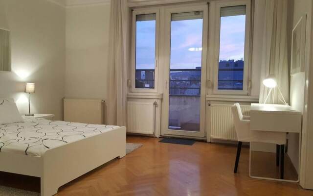 Basilica View Apartment With Balcony