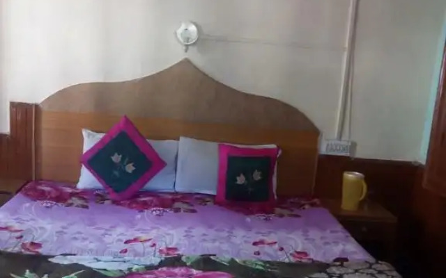 Hotel Everest