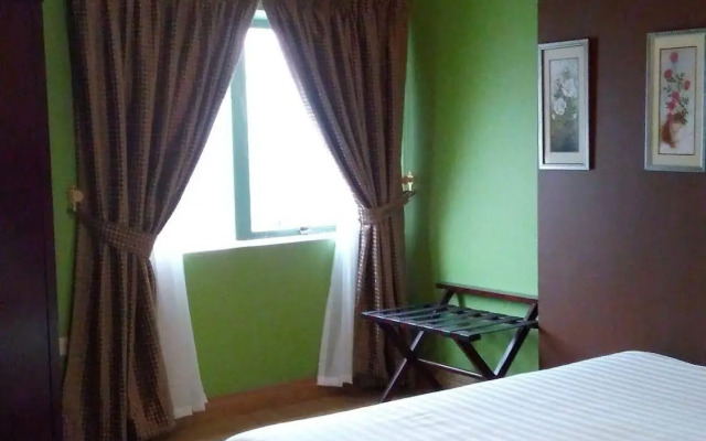 Royal Crown Hotel & Suites