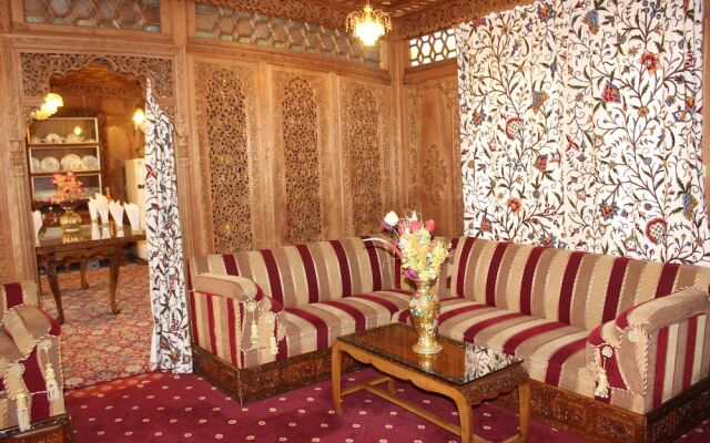 Wangnoo Worth Houseboats