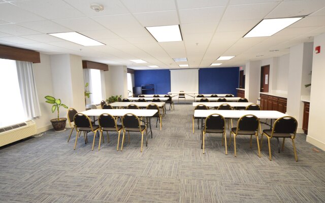 Holiday Inn Express Toledo-Oregon by IHG