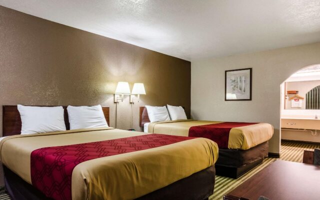 Econo Lodge Winfield