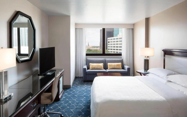 Sheraton Norfolk Waterside Hotel