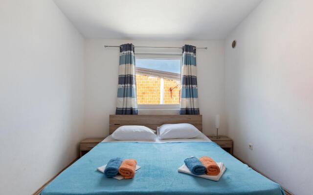 Simplistic Apartment in Vir With Garden