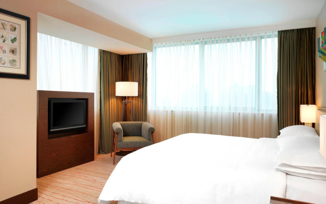 Four Points by Sheraton Shanghai, Daning
