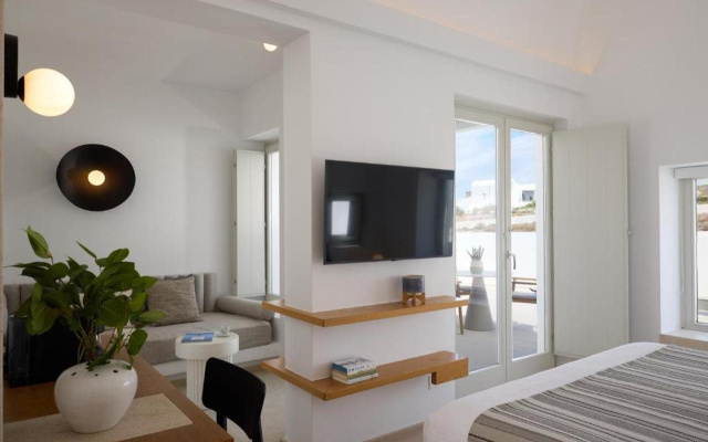 Omna Caldera Suites