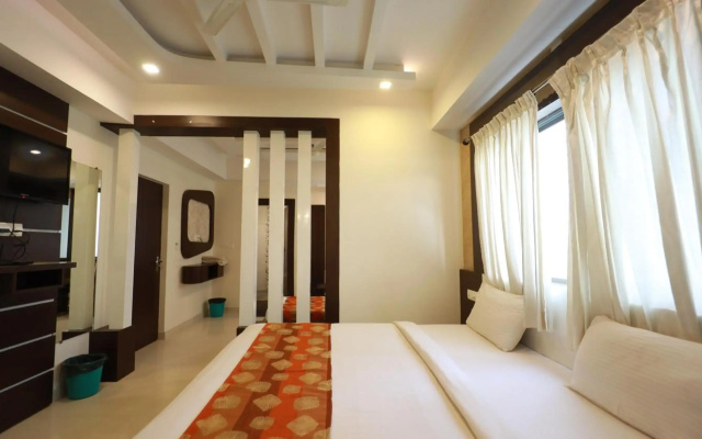 OYO 11414 Hotel Silver Suites