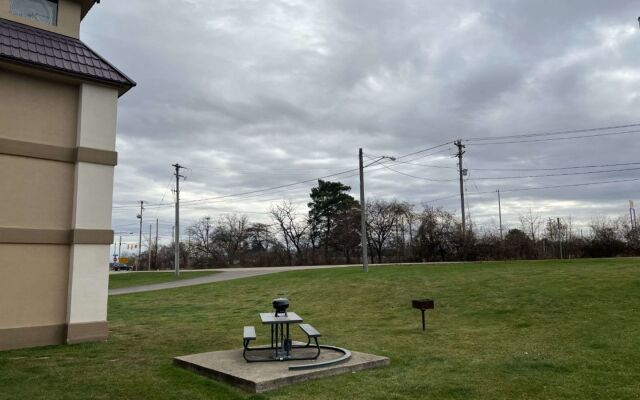 Country Inn & Suites By Radisson, Battle Creek, MI