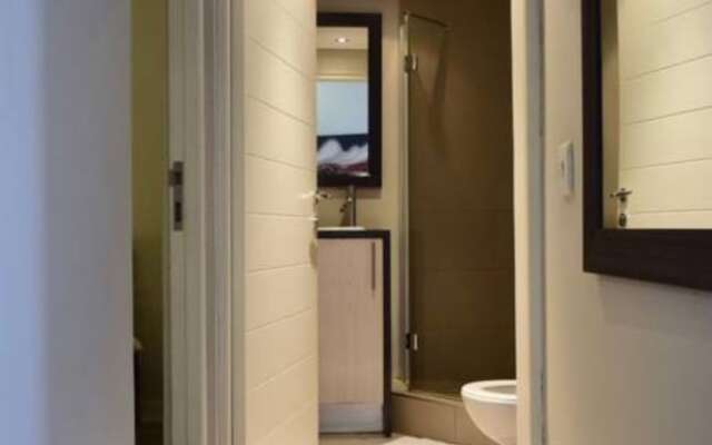 Relaxing 2 Bedroom Rockwell Apartment Suite