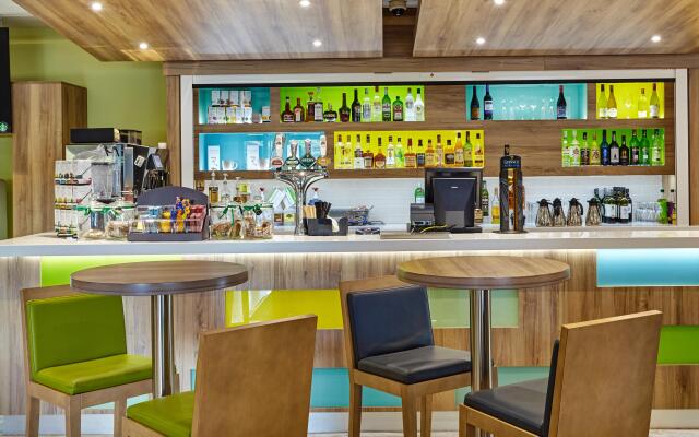 Holiday Inn Cardiff - North M4