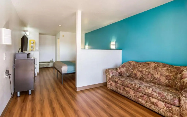 Motel 6 Portland, OR Mall 205