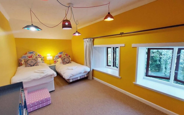 Coastal 4-bed Barn Between Salcombe & Hope Cove