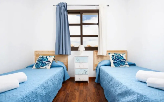 Villa - Sleeps 6 - Pool - Pets Ok - Parkin