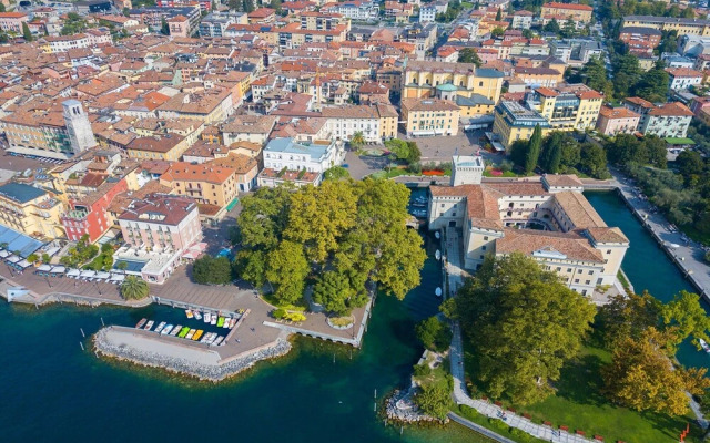 Residenza Rocca Del Lago 4