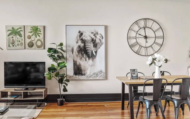 Spacious 2Br In Cbd Pool Gym Parking