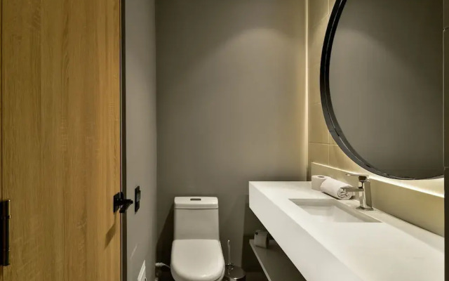 w Resplendent 1BR w Modern Balcony in Unicentro