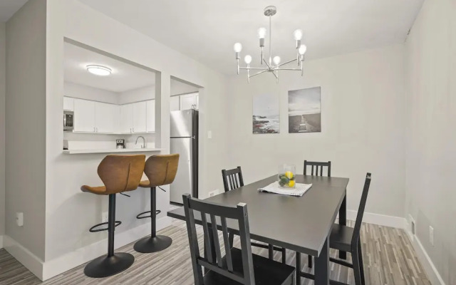 Relaxing 2BR 2BA Unit in the City