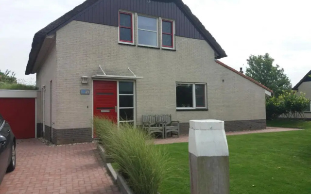 6 pers Duinvilla met sauna en internet aan het IJsselmeerstrand