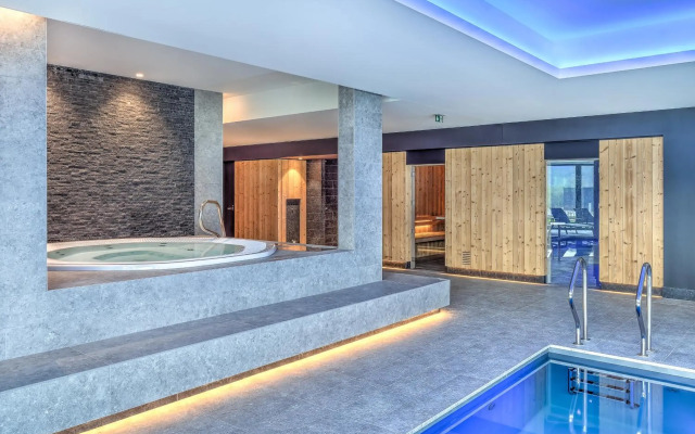 R hotel experiences