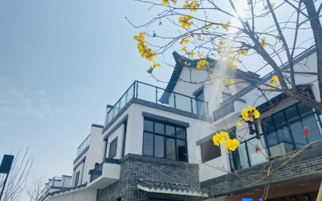 Longrui Homestay (Aoyuan Yingde Chocolate Kingdom)