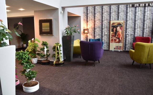 Empire Hotel