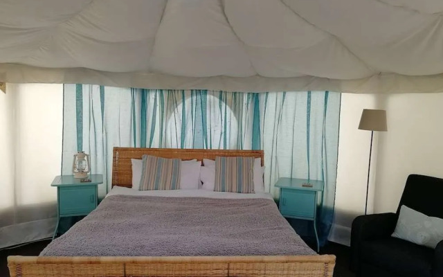 The Little Hide - Adult Only Camping Pods