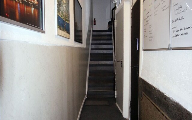 The Penny Pincher Inn - Hostel