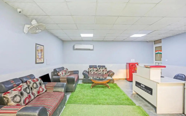 OYO Townhouse 1030 Zodiac Near Botanic Garden of Indian Republic