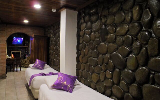 SAFARI LODGE BAGUIO by Log Cabin Hotel