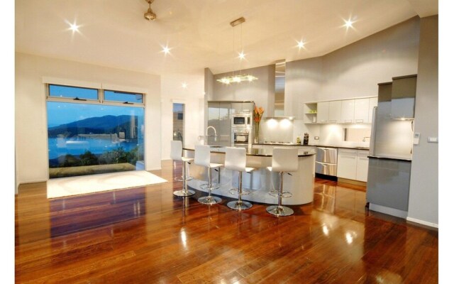 Horizons - Airlie Beach