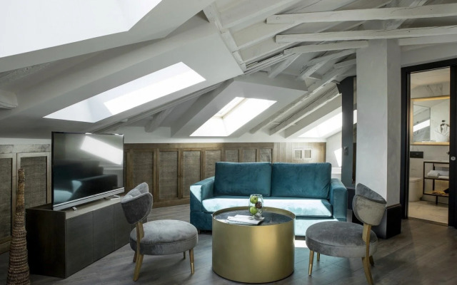 ICON Wipton by Petit Palace