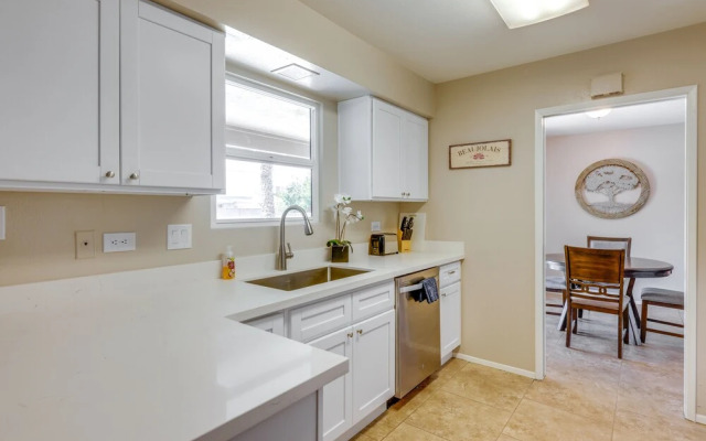 Charming Tempe Home w/ Pool & Putting Green!