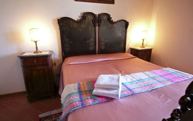 Authentic Farmhouse with Pool, Hot Tub, Playground, Garden