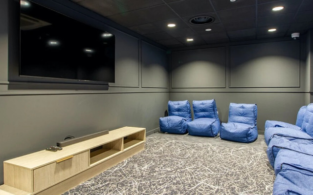 Modern Studios - READING