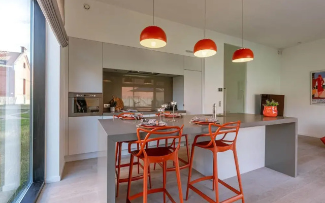 Cozy Beach Apartment With Garden