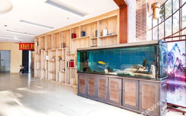 Yijia Business Hotel (Guangzhou Huadu Shiling Leather City)