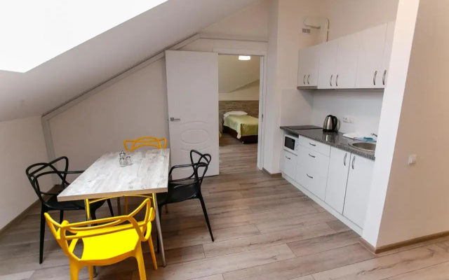 Stone City Apartment in Park Zone