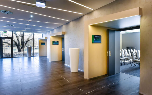 Best Western Plus Lakeside Hotel