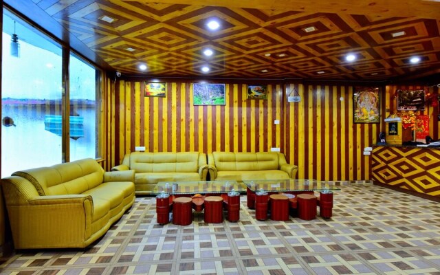 Oyo 30367 Rr Villa