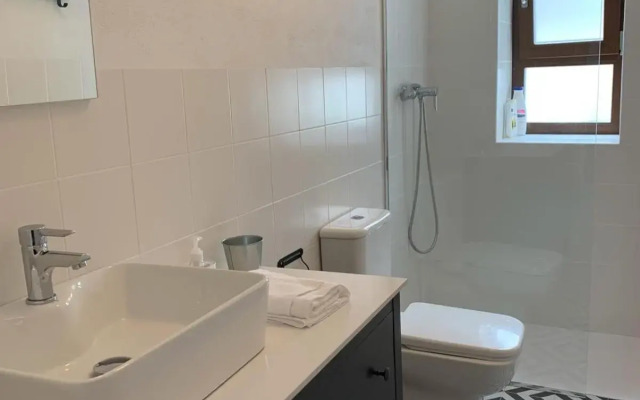 Astarte House 12 pax