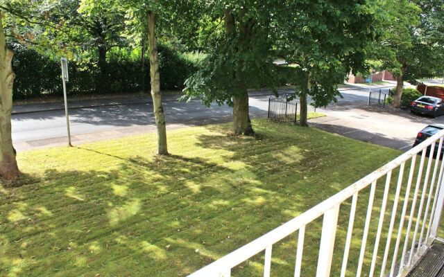 Balcony Apartment - Spacious 2 Large Beds