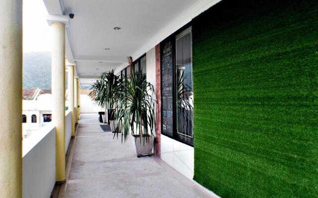 ZEN Rooms Eden Parade