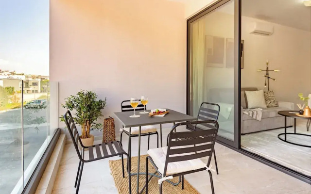 Sanders River Plaza Limassol Apartment