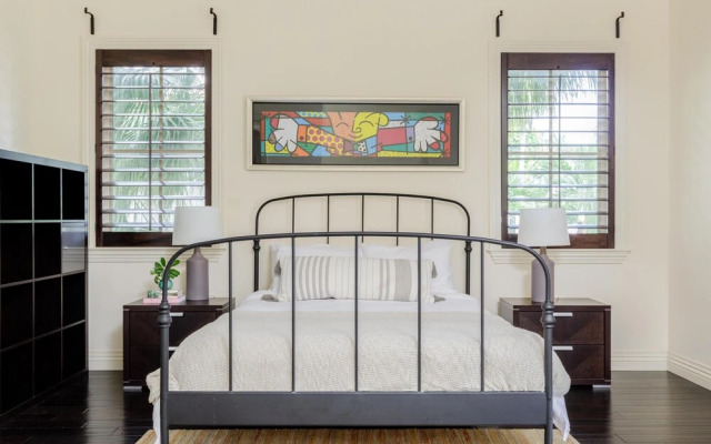 Florence by AvantStay | Estate w/ Dock & Pool | Sleeps 16