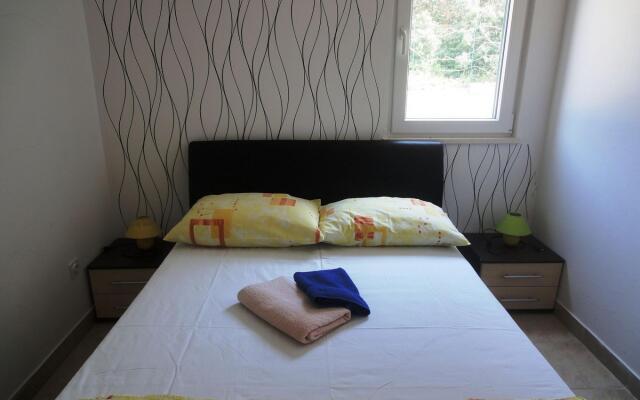 Elizabet - great location & close to the beach - A2(2+2)