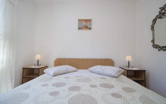 Seafront Apartment Dana