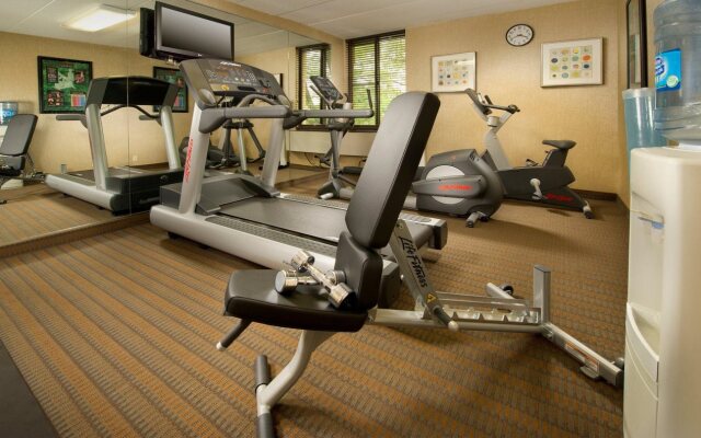 Holiday Inn Express Fairfax - Arlington Boulevard by IHG