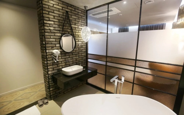 Cheonan La Tree Hotel