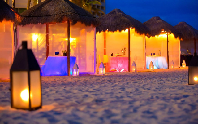 Krystal Grand Cancun