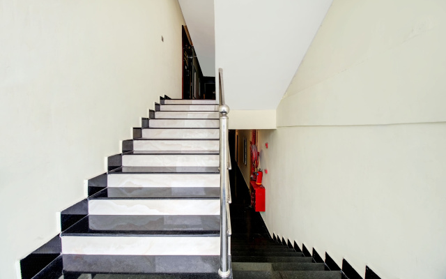 Super Hotel O Murali Nagar Near NAD Junction